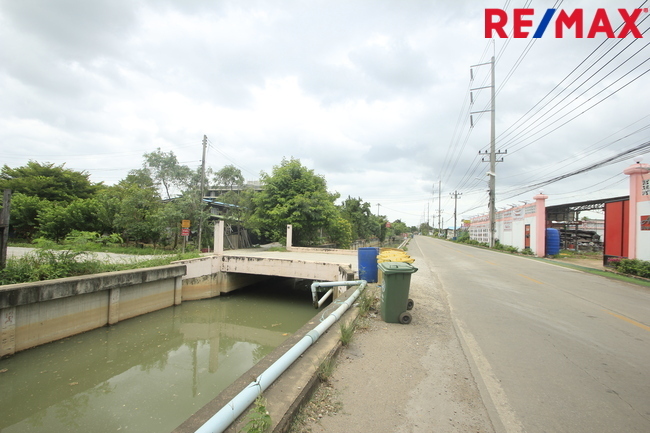 ที่ดินคลองสี่วาพาสวัสดิ์ ถนนหมื่นปรารมย์ เอกชัยพระราม2 ที่ถมแล้ว 859ตารางวา เหมาะสร้างโกดัง โรงงาน คลังเก็บสินค้า ใกล้ศูนย์การแพทย์โรงพยาบาลศิริราช ราคาต่อรองได้