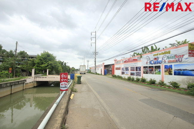 ที่ดินคลองสี่วาพาสวัสดิ์ ถนนหมื่นปรารมย์ เอกชัยพระราม2 ที่ถมแล้ว 859ตารางวา เหมาะสร้างโกดัง โรงงาน คลังเก็บสินค้า ใกล้ศูนย์การแพทย์โรงพยาบาลศิริราช ราคาต่อรองได้