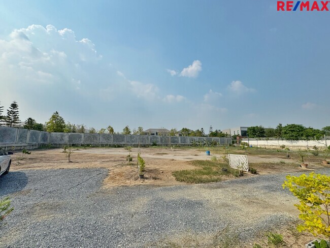 ขายที่ดิน 497 ตร.วา คลองพระอุดม ปากเกร็ด ใกล้ถนนชัยพฤกษ์ – สะพานพระราม 4 เหมาะแตกแปลง / ทำคอมพาวด์ / ลงทุนเก็งกำไร ราคา 35,000 บาท/ตร.วา