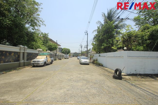 ที่ดินพุทธมณฑลสาย2 ทวีวัฒนา-กาญจนาภิเษก15 ใกล้พระเทพตัดใหม่ หมู่บ้านสินพัฒนาธานี ที่ดินสร้างบ้านถมแล้ว แปลงมุมสวย 100วา เดินทางสะดวกได้หลายเส้นทาง