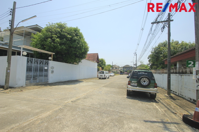 ที่ดินพุทธมณฑลสาย2 ทวีวัฒนา-กาญจนาภิเษก15 ใกล้พระเทพตัดใหม่ หมู่บ้านสินพัฒนาธานี ที่ดินสร้างบ้านถมแล้ว แปลงมุมสวย 100วา เดินทางสะดวกได้หลายเส้นทาง