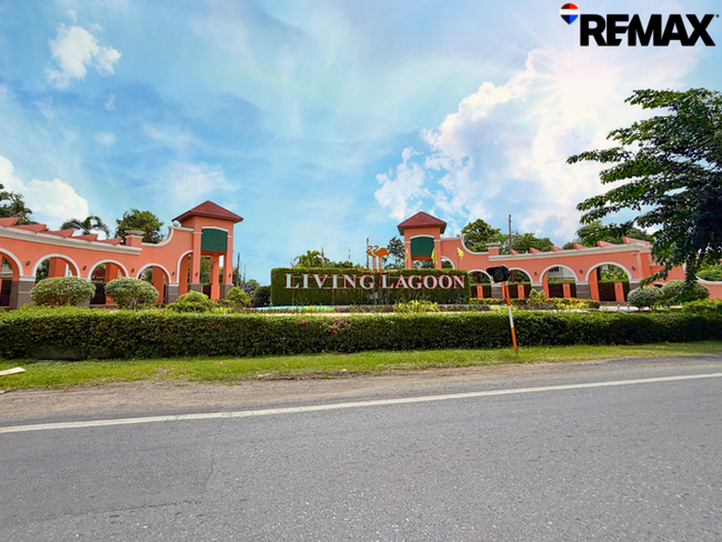 โครงการลิฟวิ่ง ลากูน (Living Lagoon) ที่ดิน 137.7 ตารางวา พระยาสุเรนทร์ 39 ทำเลติดถนนหลักโครงการ กว้าง~12 เมตร ติดคลับเฮ้าส์ ใกล้สวนฯโครงการ
