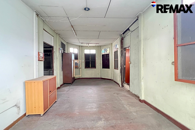 ที่ดินอิสรภาพ 15 ติด ม.ราชภัฏบ้านสมเด็จฯ 81 ตร.ว. ทำเลหายาก ราคาพิเศษ 9.8 ล้าน