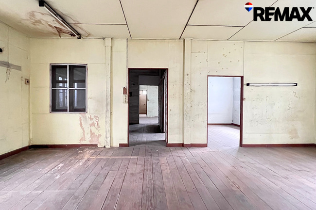 ที่ดินอิสรภาพ 15 ติด ม.ราชภัฏบ้านสมเด็จฯ 81 ตร.ว. ทำเลหายาก ราคาพิเศษ 9.8 ล้าน