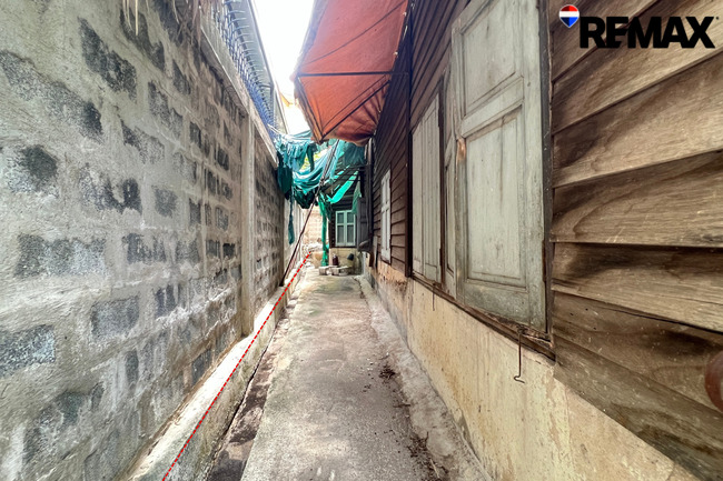 ที่ดินอิสรภาพ 15 ติด ม.ราชภัฏบ้านสมเด็จฯ 81 ตร.ว. ทำเลหายาก ราคาพิเศษ 9.8 ล้าน