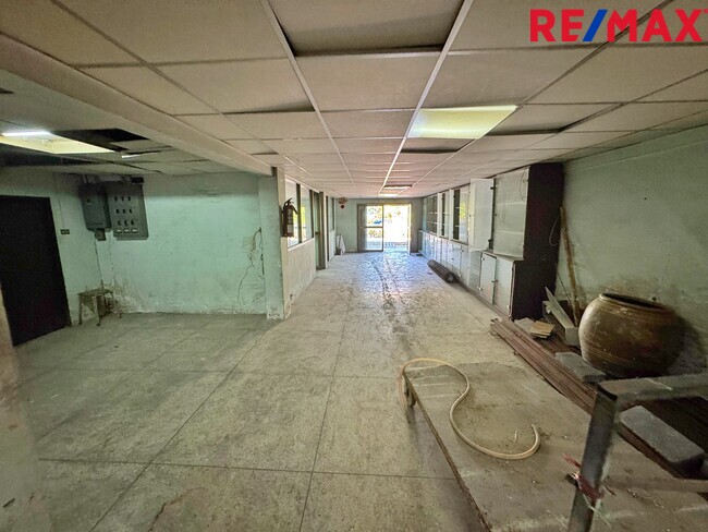 ขายอาคารสำนักงาน 5 ชั้น 2 คูหา ติดถนน วิภาวดีรังสิต เหมาะลงทุนทำคลินิก / HQ บริษัท ใกล้วิทยาลัยป้องกันราชอาณาจักร (วปอ.) และ มหาวิทยาลัยหอการค้าไทย