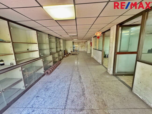 ขายอาคารสำนักงาน 5 ชั้น 2 คูหา ติดถนน วิภาวดีรังสิต เหมาะลงทุนทำคลินิก / HQ บริษัท ใกล้วิทยาลัยป้องกันราชอาณาจักร (วปอ.) และ มหาวิทยาลัยหอการค้าไทย