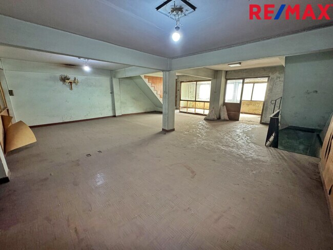 ขายอาคารสำนักงาน 5 ชั้น 2 คูหา ติดถนน วิภาวดีรังสิต เหมาะลงทุนทำคลินิก / HQ บริษัท ใกล้วิทยาลัยป้องกันราชอาณาจักร (วปอ.) และ มหาวิทยาลัยหอการค้าไทย