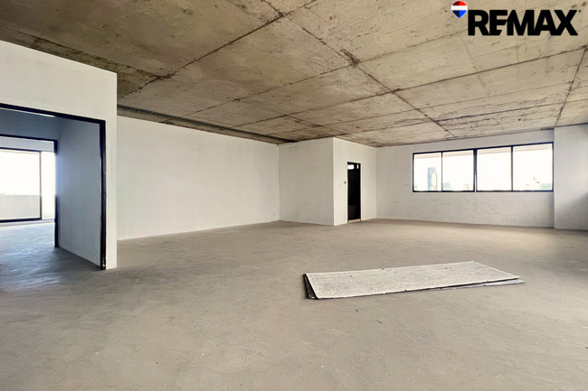 เช่าสำนักงาน อาคารจูเวลเลอรี่ เซ็นเตอร์ ถนนนเรศ สุรวงศ์ บางรัก ชั้น 32 Private penthouse ราคาดีที่สุด ราคาค่าเช่า : 123,000 บาท ต่อเดือน (เฉลี่ยตารางเมตรละ 170 บาท)