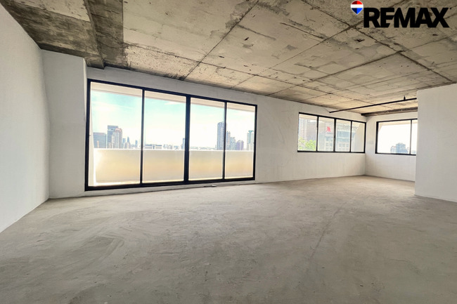 เช่าสำนักงาน อาคารจูเวลเลอรี่ เซ็นเตอร์ ถนนนเรศ สุรวงศ์ บางรัก ชั้น 32 Private penthouse ราคาดีที่สุด ราคาค่าเช่า : 123,000 บาท ต่อเดือน (เฉลี่ยตารางเมตรละ 170 บาท)