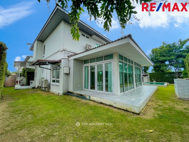 ขายบ้านเดี่ยวโครงการมัณฑนา เลค วัชรพล (สุขาภิบาล5) ที่ดิน 146.8 ตร.ว. บิ้วท์อินตกแต่งอย่างดี โซนหน้าโครงการ วิวหน้าบ้านเป็นวิวน้ำพุ