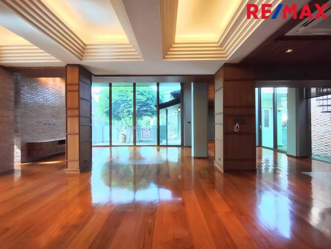 บ้านเดี่ยว 2 ชั้น หลังมุม แต่งสวยด้วยไม้สักทอง สภาพพร้อมอยู่ Vararom Phaholyothin - Saimai วรารมย์ พหลโยธิน – สายไหม