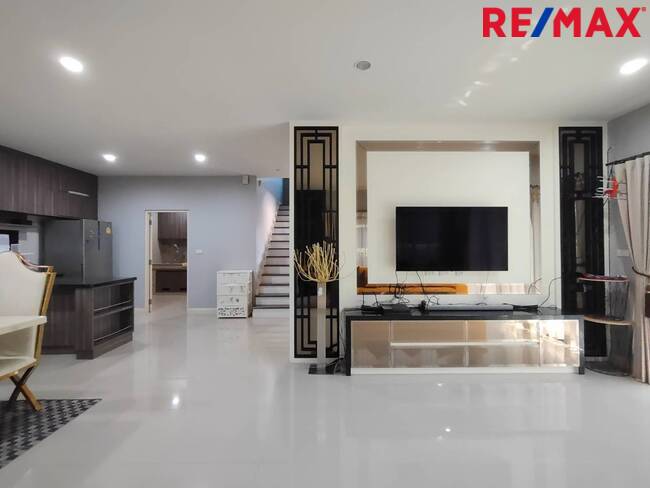 บุราสิริ รังสิต - Burasiri Rangsit บ้านหน้าสวน ติดถนนเมน 16 เมตร ใกล้ทางด่วนอุดรรัถยา (บางพูน)
