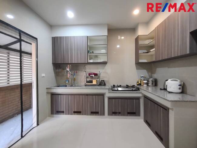 บุราสิริ รังสิต - Burasiri Rangsit บ้านหน้าสวน ติดถนนเมน 16 เมตร ใกล้ทางด่วนอุดรรัถยา (บางพูน)