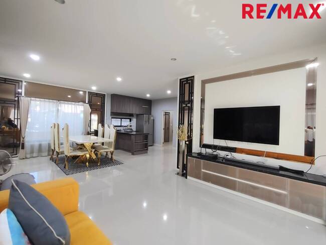 บุราสิริ รังสิต - Burasiri Rangsit บ้านหน้าสวน ติดถนนเมน 16 เมตร ใกล้ทางด่วนอุดรรัถยา (บางพูน)