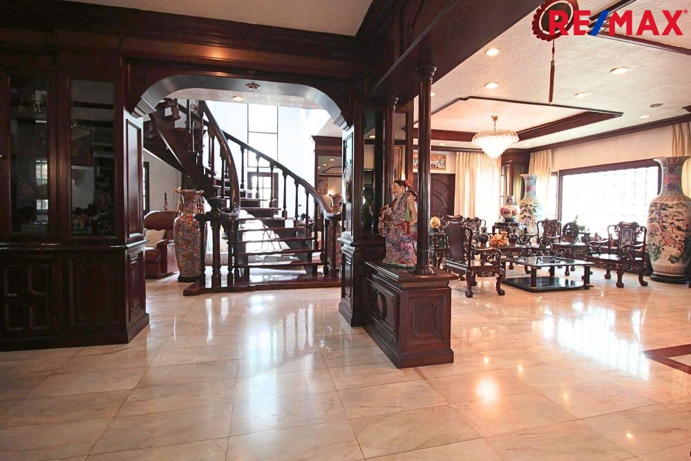 บ้านเดี่ยว 2 ชั้น หมู่บ้านโกลเด้นแลนด์ Golden Land โครงการมาตรฐาน ทำเลดีติดถนนกาญจนาภิเษก