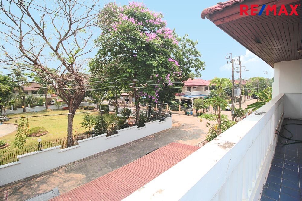 บ้านเดี่ยว 2 ชั้น หมู่บ้านโกลเด้นแลนด์ Golden Land โครงการมาตรฐาน ทำเลดีติดถนนกาญจนาภิเษก
