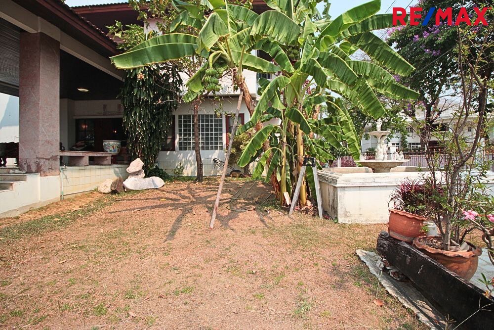 บ้านเดี่ยว 2 ชั้น หมู่บ้านโกลเด้นแลนด์ Golden Land โครงการมาตรฐาน ทำเลดีติดถนนกาญจนาภิเษก