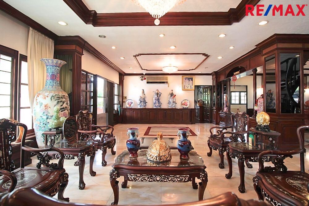 บ้านเดี่ยว 2 ชั้น หมู่บ้านโกลเด้นแลนด์ Golden Land โครงการมาตรฐาน ทำเลดีติดถนนกาญจนาภิเษก