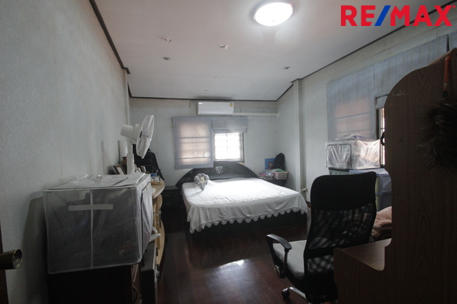บ้านเดี่ยวแก้วเงินทองราชพฤกษ์ บางพรม 2ชั้น 154วา บ้านสร้างเอง ใกล้ถนนใหญ่ โรงเรียนนานาชาติเคนซิงตัน ใกล้โรงพยาบาลศิริราช แยกไฟฉาย บ้านนอกโครงการ เป็นส่วนตัวบรรยากาศบ้านสวน