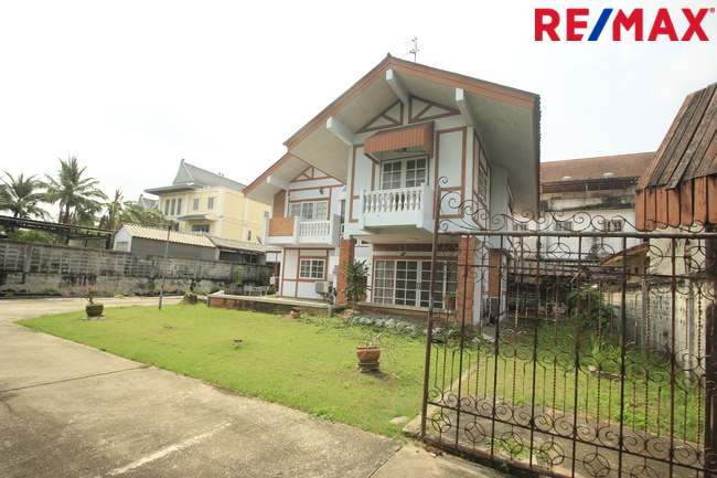 บ้านเดี่ยวแก้วเงินทองราชพฤกษ์ บางพรม 2ชั้น 154วา บ้านสร้างเอง ใกล้ถนนใหญ่ โรงเรียนนานาชาติเคนซิงตัน ใกล้โรงพยาบาลศิริราช แยกไฟฉาย บ้านนอกโครงการ เป็นส่วนตัวบรรยากาศบ้านสวน