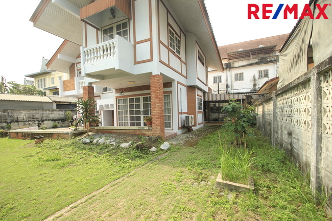 บ้านเดี่ยวแก้วเงินทองราชพฤกษ์ บางพรม 2ชั้น 154วา บ้านสร้างเอง ใกล้ถนนใหญ่ โรงเรียนนานาชาติเคนซิงตัน ใกล้โรงพยาบาลศิริราช แยกไฟฉาย บ้านนอกโครงการ เป็นส่วนตัวบรรยากาศบ้านสวน