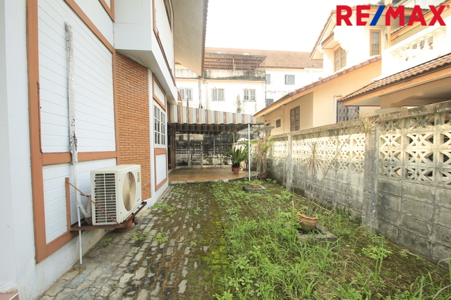 บ้านเดี่ยวแก้วเงินทองราชพฤกษ์ บางพรม 2ชั้น 154วา บ้านสร้างเอง ใกล้ถนนใหญ่ โรงเรียนนานาชาติเคนซิงตัน ใกล้โรงพยาบาลศิริราช แยกไฟฉาย บ้านนอกโครงการ เป็นส่วนตัวบรรยากาศบ้านสวน