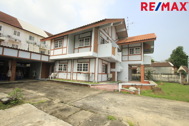 บ้านเดี่ยวแก้วเงินทองราชพฤกษ์ บางพรม 2ชั้น 154วา บ้านสร้างเอง ใกล้ถนนใหญ่ โรงเรียนนานาชาติเคนซิงตัน ใกล้โรงพยาบาลศิริราช แยกไฟฉาย บ้านนอกโครงการ เป็นส่วนตัวบรรยากาศบ้านสวน