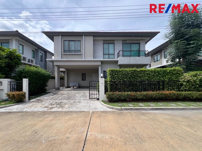 ขาย Life Bangkok Boulevard วงแหวน-พระราม9 (ไลฟ์ บางกอก บูเลอวาร์ด วงแหวน-พระราม9) บ้านเดี่ยวสภาพดี สไตล์โมเดิร์น 3 นอน 3 น้ำ ถนนเมน ใกล้สนามบินสุวรรณภูมิ