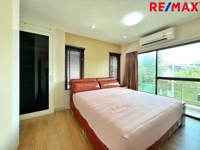 ขาย Life Bangkok Boulevard วงแหวน-พระราม9 (ไลฟ์ บางกอก บูเลอวาร์ด วงแหวน-พระราม9) บ้านเดี่ยวสภาพดี สไตล์โมเดิร์น 3 นอน 3 น้ำ ถนนเมน ใกล้สนามบินสุวรรณภูมิ