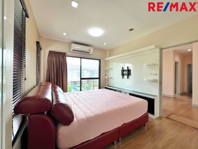ขาย Life Bangkok Boulevard วงแหวน-พระราม9 (ไลฟ์ บางกอก บูเลอวาร์ด วงแหวน-พระราม9) บ้านเดี่ยวสภาพดี สไตล์โมเดิร์น 3 นอน 3 น้ำ ถนนเมน ใกล้สนามบินสุวรรณภูมิ