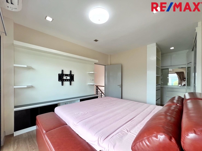 ขาย Life Bangkok Boulevard วงแหวน-พระราม9 (ไลฟ์ บางกอก บูเลอวาร์ด วงแหวน-พระราม9) บ้านเดี่ยวสภาพดี สไตล์โมเดิร์น 3 นอน 3 น้ำ ถนนเมน ใกล้สนามบินสุวรรณภูมิ