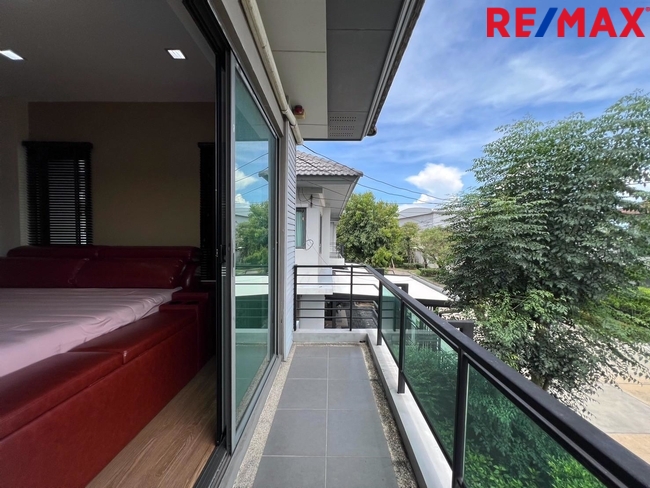 ขาย Life Bangkok Boulevard วงแหวน-พระราม9 (ไลฟ์ บางกอก บูเลอวาร์ด วงแหวน-พระราม9) บ้านเดี่ยวสภาพดี สไตล์โมเดิร์น 3 นอน 3 น้ำ ถนนเมน ใกล้สนามบินสุวรรณภูมิ
