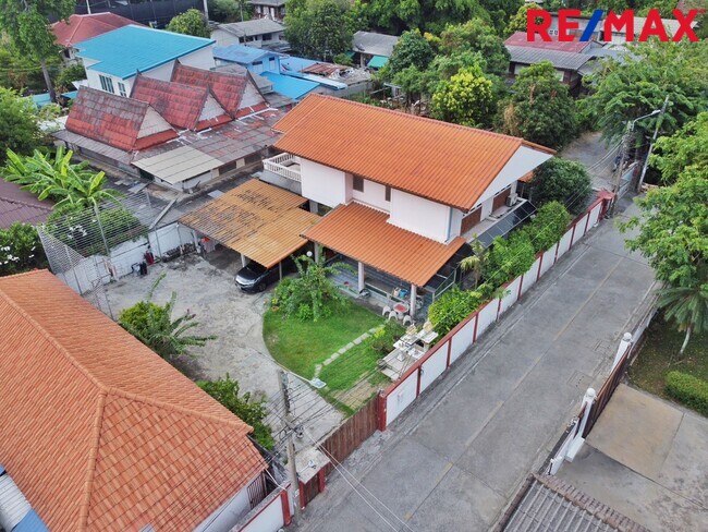 บ้านเดี่ยว ใกล้ MRT กระทรวงสาธารณสุข 140 ตร.วา ติวานนท์ 3 (พิชยนันท์ 9) เพียง 750 เมตร ทำเลดี เหมาะทำออฟฟิศ ศูนย์ดูแลผู้สูงอายุ หรืออยู่อาศัย