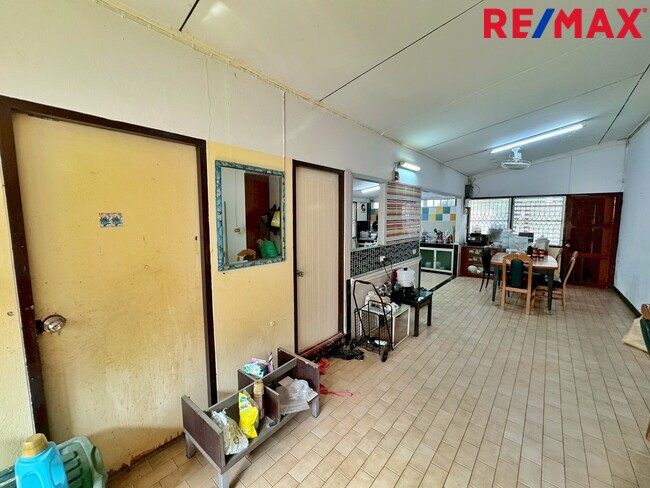 บ้านเดี่ยว ใกล้ MRT กระทรวงสาธารณสุข 140 ตร.วา ติวานนท์ 3 (พิชยนันท์ 9) เพียง 750 เมตร ทำเลดี เหมาะทำออฟฟิศ ศูนย์ดูแลผู้สูงอายุ หรืออยู่อาศัย