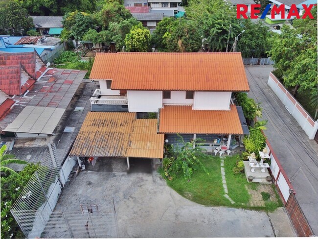 บ้านเดี่ยว ใกล้ MRT กระทรวงสาธารณสุข 140 ตร.วา ติวานนท์ 3 (พิชยนันท์ 9) เพียง 750 เมตร ทำเลดี เหมาะทำออฟฟิศ ศูนย์ดูแลผู้สูงอายุ หรืออยู่อาศัย