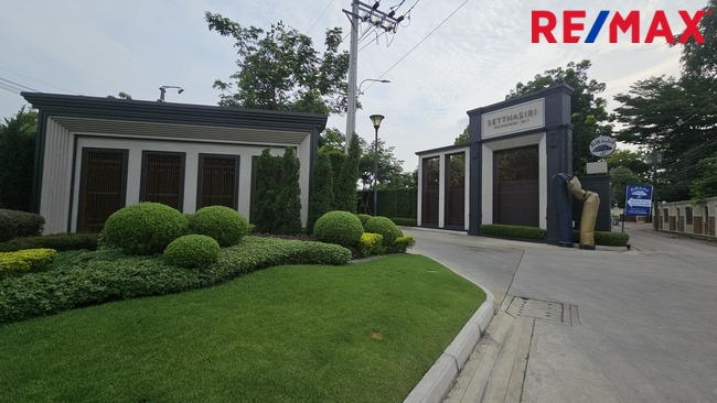 ขาย บ้านเศรษฐสิริ ราชพฤกษ์-สาย1 (Setthasiri Ratchaphruek Sai1) เครือแสนสิริ 116 ตร.วา 340 ตร.ม. บ้านใหม่ หลังใหญ่ อยู่ถนนเมน เดินถึงส่วนกลาง ไม่เคยเข้าอยู่ บ้านนวัตกรรมบ้านสีเขียว
