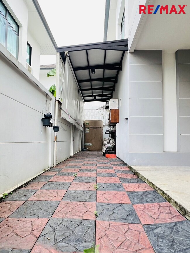 ขายบ้านเดี่ยว 2 ชั้น หลังมุม วิวสวน-สระน้ำ | หมู่บ้านบลูลากูน 2 บางนา–วงแหวน | ใกล้เมกาบางนา