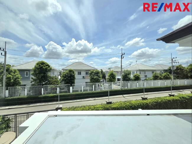 ขายบ้านเดี่ยว โครงการ เศรษฐสิริ กรุงเทพ-ปทุมธานี ราคาสุดพิเศษ อายุบ้านเพียง 1 ปี