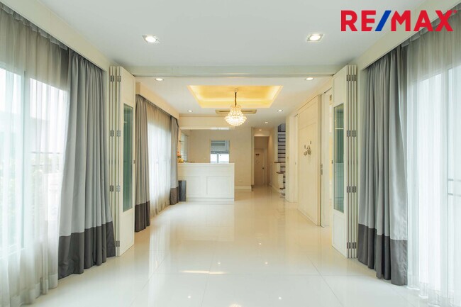 ขายเดอะแกรนด์ พระราม2 โซน Infinia บ้านเดี่ยวหลังมุม ถนนเมน Built in ทั้งหลัง
