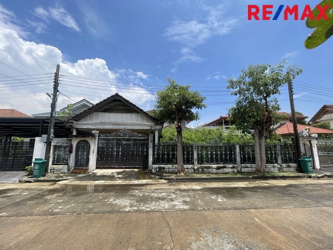 ขายบ้านศรีนครินทร์ หมู่บ้านเอกไพลิน ศรีด่าน 6 บางนา อ่อนนุช สุวรรณภูมิ ใกล้โรงเรียนนานาชาติและศูนย์การค้ามากมาย