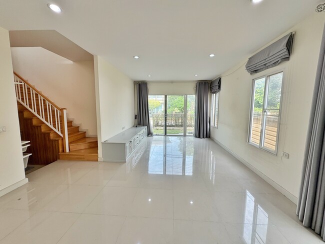 ขายบ้านเดี่ยว ภัสสร 26 (ราชพฤกษ์–ติวานนท์ ) บ้านเฟสท้าย ดีไซน์ใหม่ ต่อเติมครบ พร้อมอยู่ ทำเล ถนน 345 ปทุมธานี