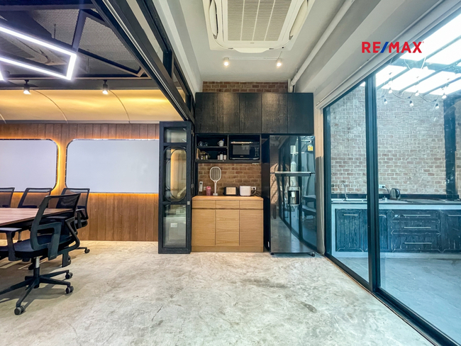 ขายด่วน โฮมออฟฟิศหรู หลังมุม 4 ชั้น แบบใหญ่สุดในโครงการ โครงการ ARCO HOME OFFICE เอกมัย-รามอินทรา