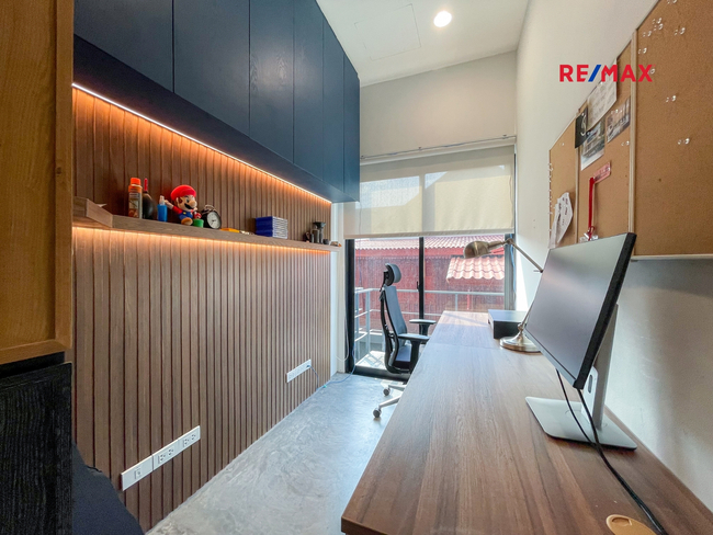 ขายด่วน โฮมออฟฟิศหรู หลังมุม 4 ชั้น แบบใหญ่สุดในโครงการ โครงการ ARCO HOME OFFICE เอกมัย-รามอินทรา