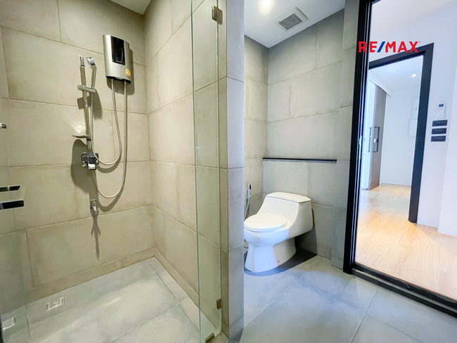 ขายด่วน โฮมออฟฟิศหรู หลังมุม 4 ชั้น แบบใหญ่สุดในโครงการ โครงการ ARCO HOME OFFICE เอกมัย-รามอินทรา