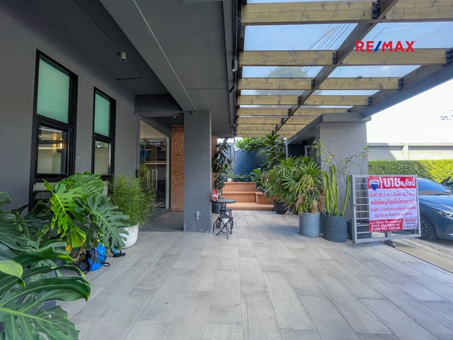 ขายด่วน โฮมออฟฟิศหรู หลังมุม 4 ชั้น แบบใหญ่สุดในโครงการ โครงการ ARCO HOME OFFICE เอกมัย-รามอินทรา