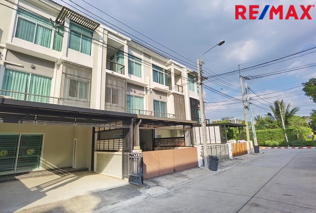 ทาวน์โฮม 3ชั้น เดอะ เมทโทร รัตนาธิเบศร์ Built-in สวยทั้งหลัง ต่อเติมครบพร้อมอยู่ ใกล้สวนส่วนกลาง ต้นโครงการ ใกล้ MRTไทรม้า (The Metro Rattanathibet)