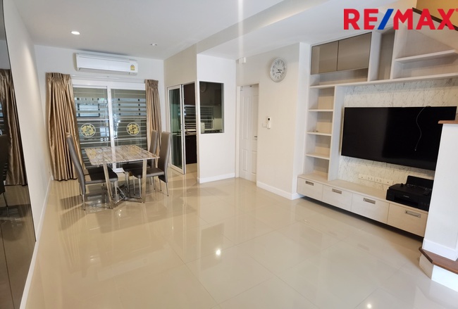 ทาวน์โฮม 3ชั้น เดอะ เมทโทร รัตนาธิเบศร์ Built-in สวยทั้งหลัง ต่อเติมครบพร้อมอยู่ ใกล้สวนส่วนกลาง ต้นโครงการ ใกล้ MRTไทรม้า (The Metro Rattanathibet)