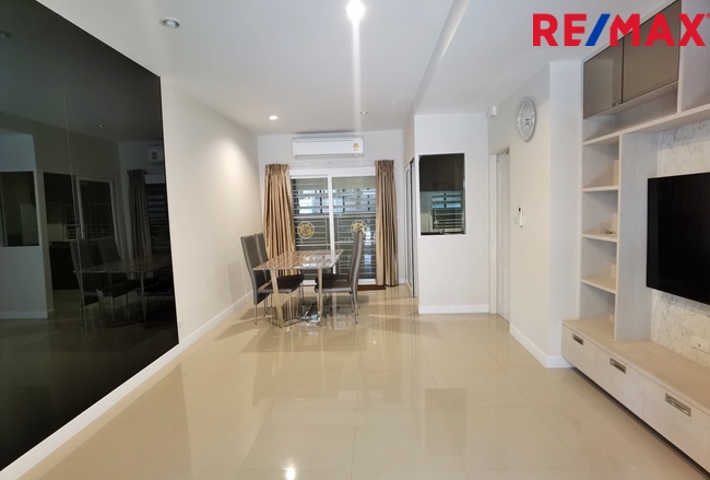 ทาวน์โฮม 3ชั้น เดอะ เมทโทร รัตนาธิเบศร์ Built-in สวยทั้งหลัง ต่อเติมครบพร้อมอยู่ ใกล้สวนส่วนกลาง ต้นโครงการ ใกล้ MRTไทรม้า (The Metro Rattanathibet)