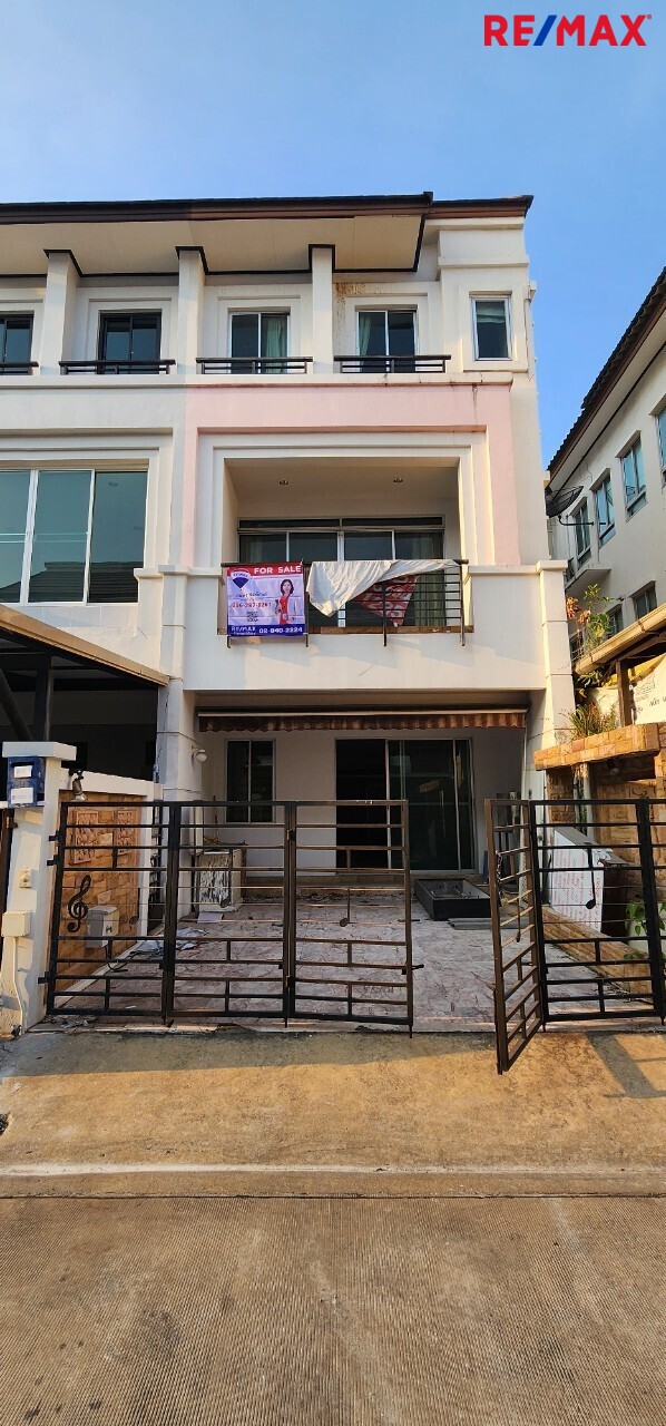 ทาวน์เฮ้าส์ รีโนเวทใหม่ Townhouse 3ชั้น ใกล้ทางด่วนประชาชื่น